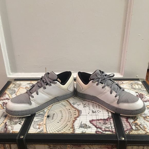 Air Jordan.....Size 5.5 - Picture 7 of 9