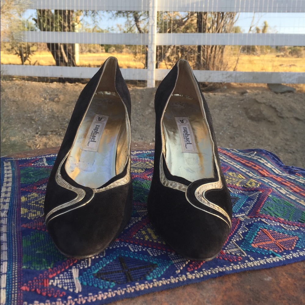 Vintage Italian black & gold suede pumps