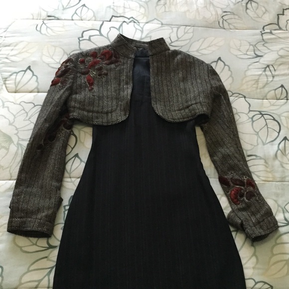 Chic Embroidered Crop Jacket - Picture 2 of 5