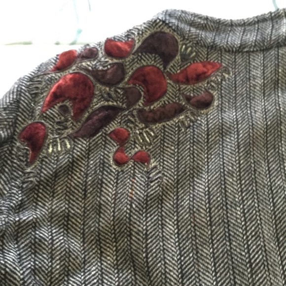 Chic Embroidered Crop Jacket - Picture 5 of 5
