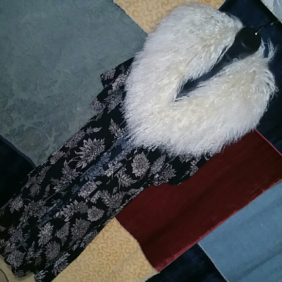 LAST ONE! Proud Mary Wool Collar - Picture 2 of 5