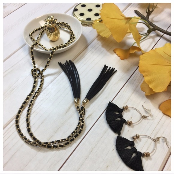 LAST PAIR! Black Fringe Earrings - Picture 2 of 2