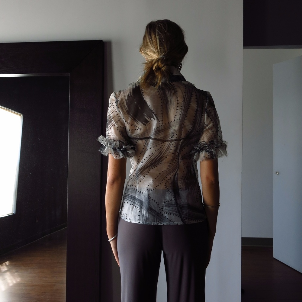 Black and White Patterned Ruffle Blouse - Picture 3 of 3