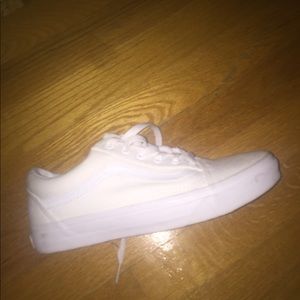 New old skool vans only worn once! No flaws.