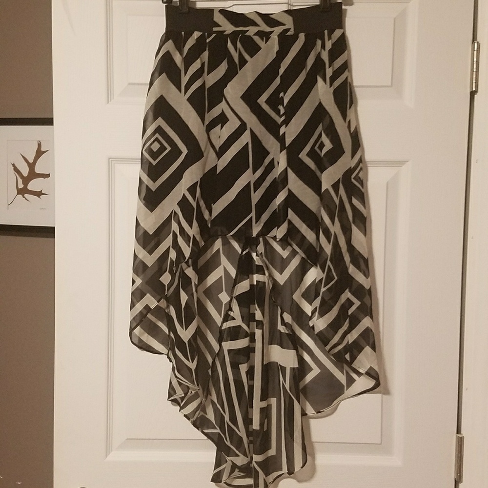 High-low Black and White printed skirt