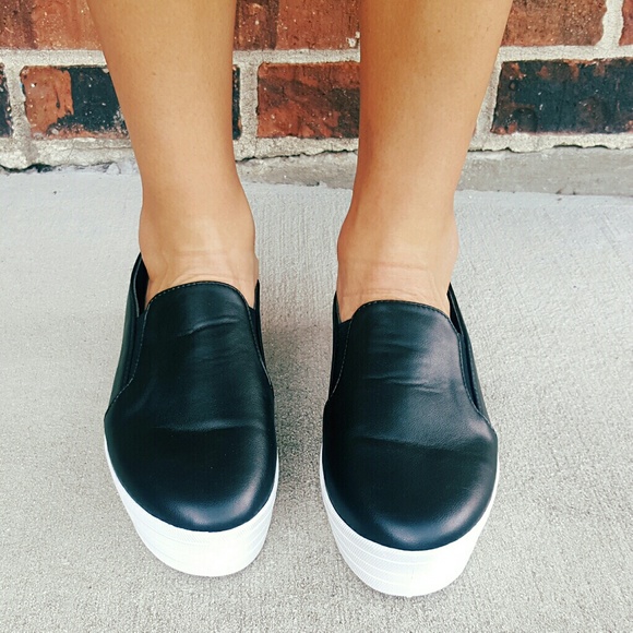 Black smooth top slip on shoes! - Picture 2 of 3