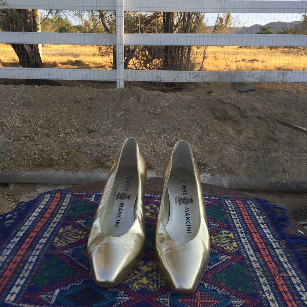 Vintage Rene Mancini Gold pumps