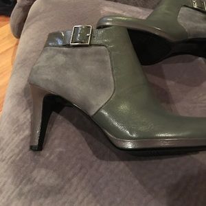 New unworn Naturalizer Booties- Grey!!