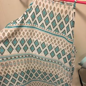 Beautiful tank top it's teal and coral