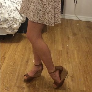 Kenneth Cole Reaction Tan Wedges