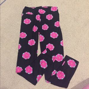 Lularoe OS black leggings with flowers!