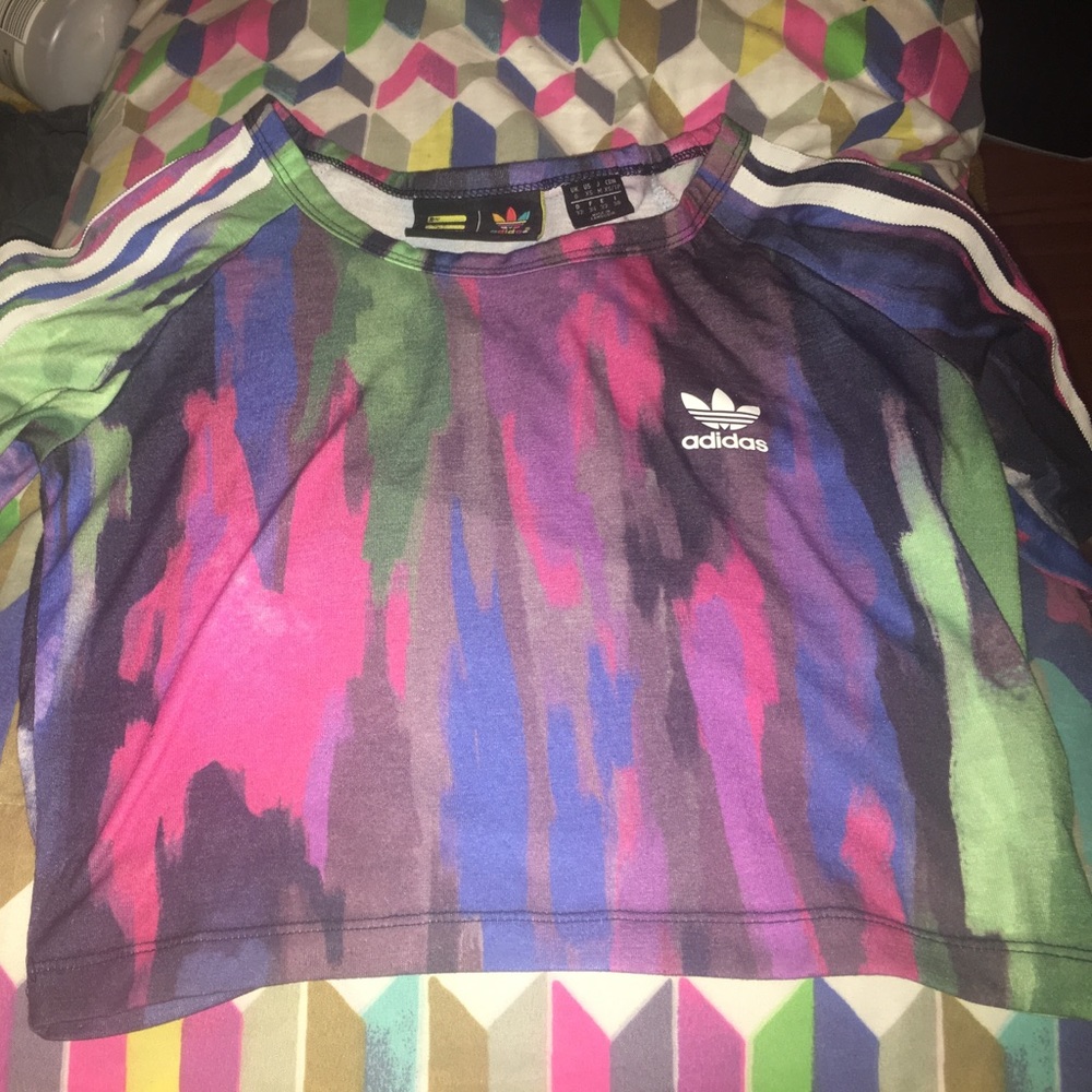 Adidas shirt 🌈