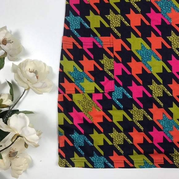 Patterned Dress - Picture 5 of 7