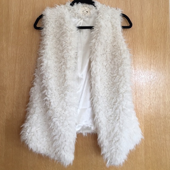 La Hearts Jackets & Blazers - L.A. Hearts White Fur Vest
