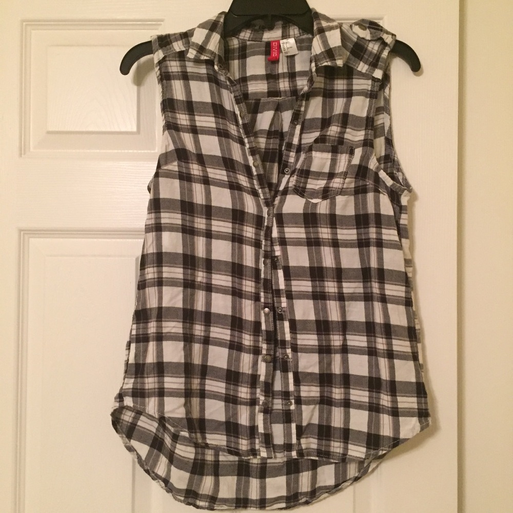 Black/white plaid H&M sleeveless button-up size 2