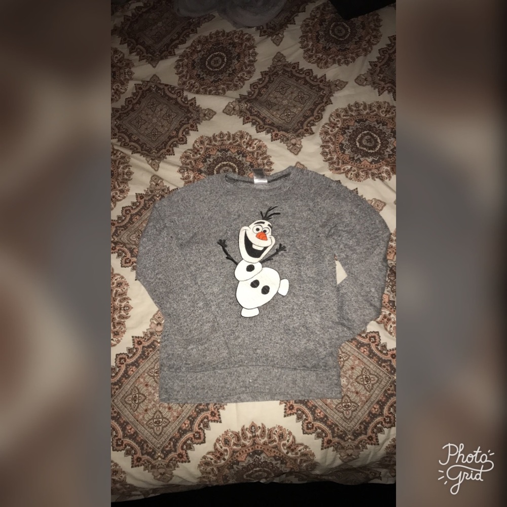 3/$15 CUTE OLAF SWEATER !!!