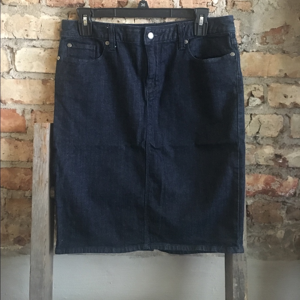 Gap dark wash Jean skirt