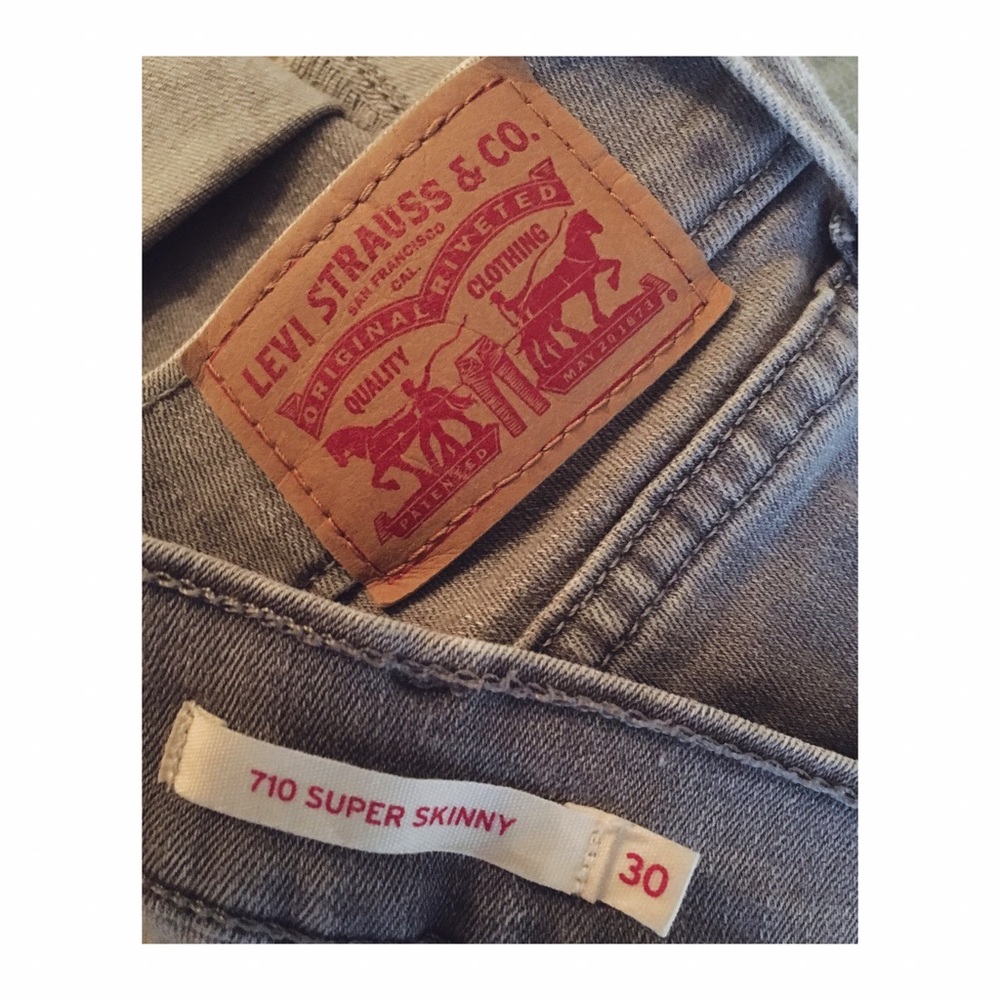 ๐ Super Skinny Levi's - Picture 4 of 4