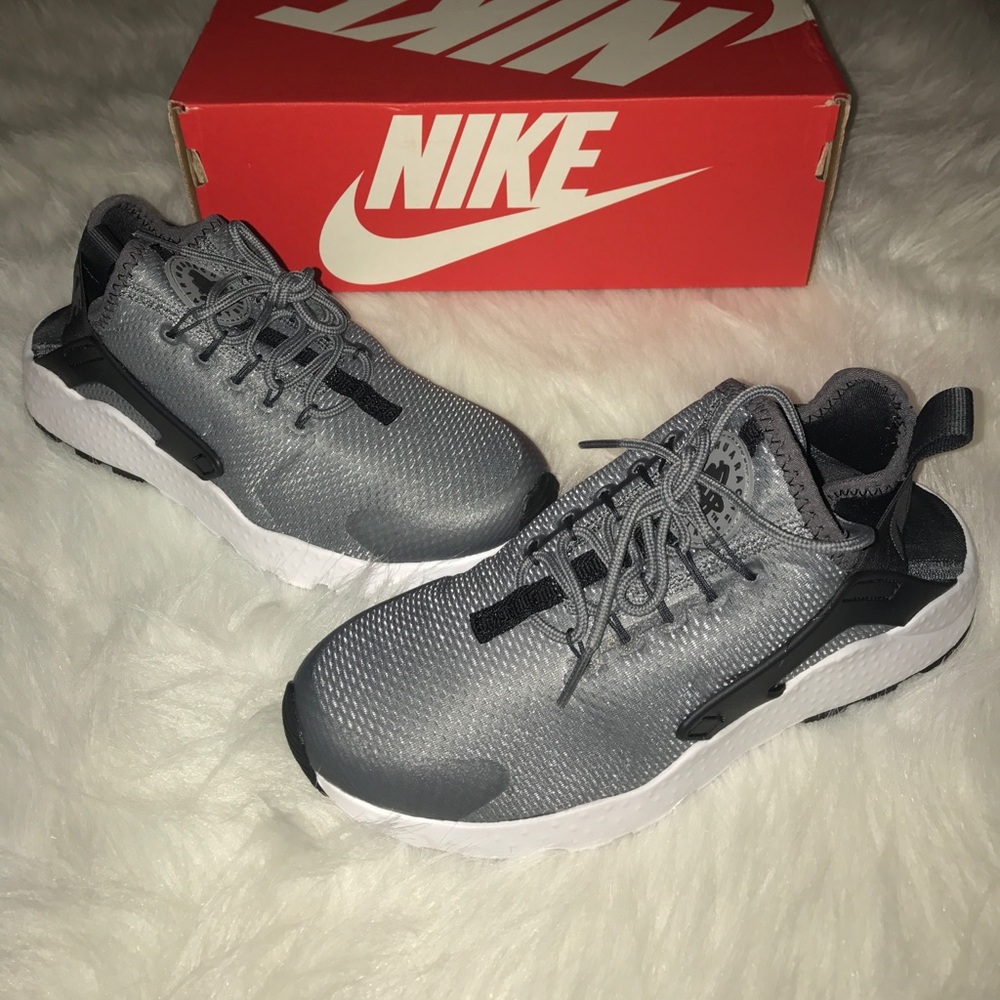 New women's Nike air huarache run ultra size 5.5