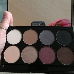 Motives eyeshadow palette and eyeliner