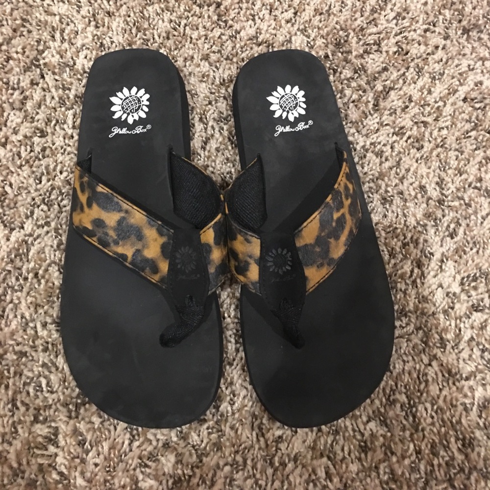 Leopard Yellow Box flip flops