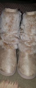 Cream fuzzy boots