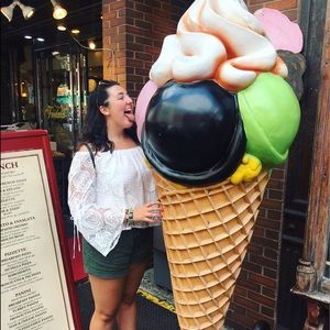 Meet your Posher, Danielle