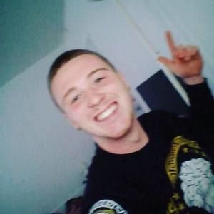 Meet your Posher, Dustin