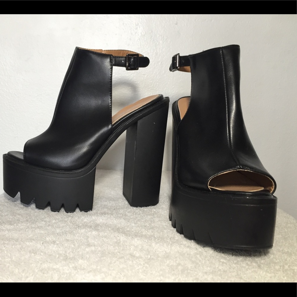 SOLD  summer shoes sling backs high heel sandals!