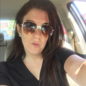 Meet your Posher, Brittney