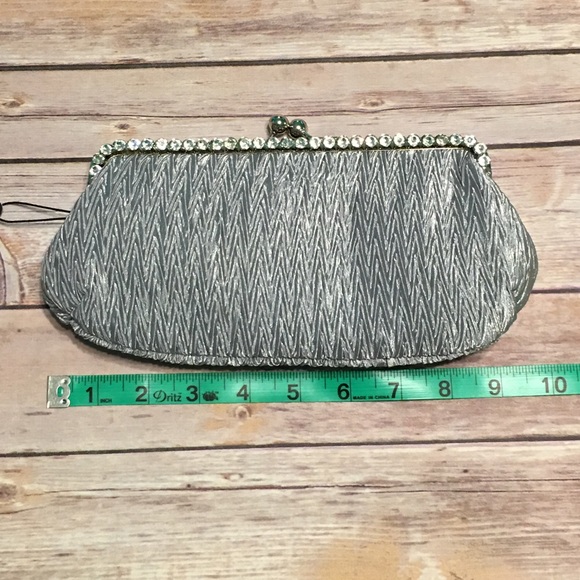 Silver Clutch - Picture 3 of 4