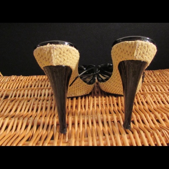 Luichiny 1541 Simone Black Patent Size: 7M - Picture 3 of 5