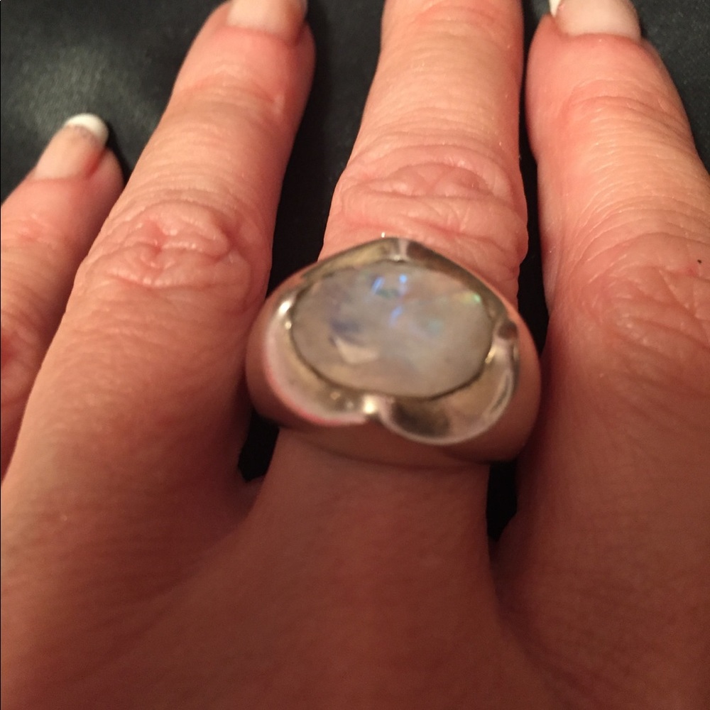 Large oval sterling silver genuine moonstone ring - Picture 4 of 5