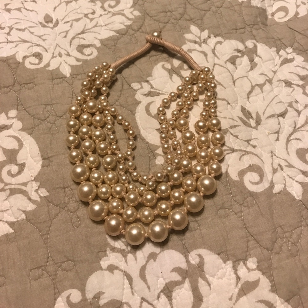 Layers pearl statement necklace