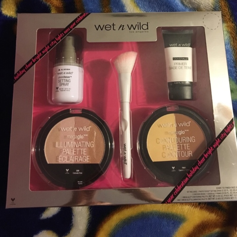 NWT Wet and Wild Gift Set