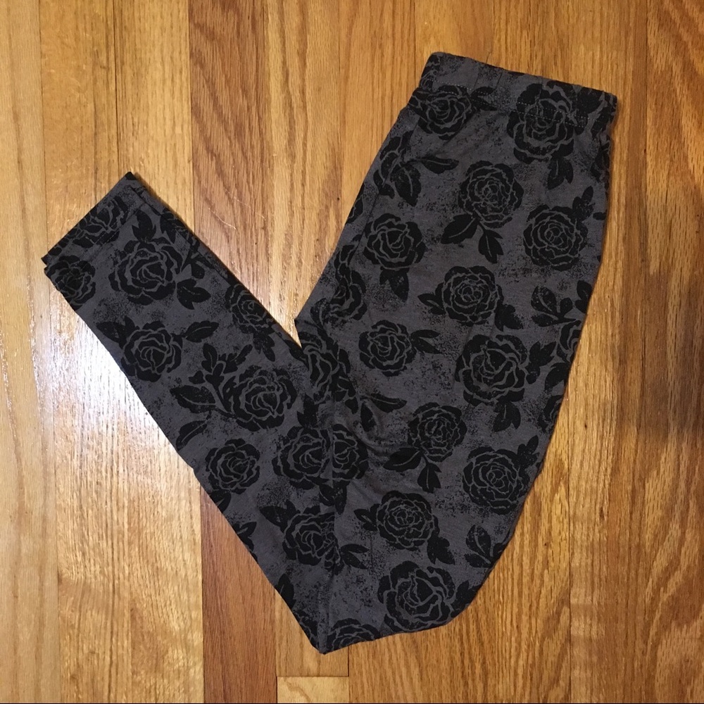NWOT Rose Pattern Leggings