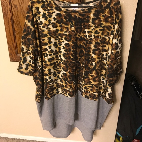 SOLD Lularoe UNICORN Leopard color block Irma XL - Picture 1 of 3
