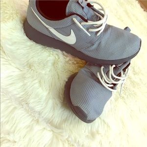 Gray and white Nike Roshe's