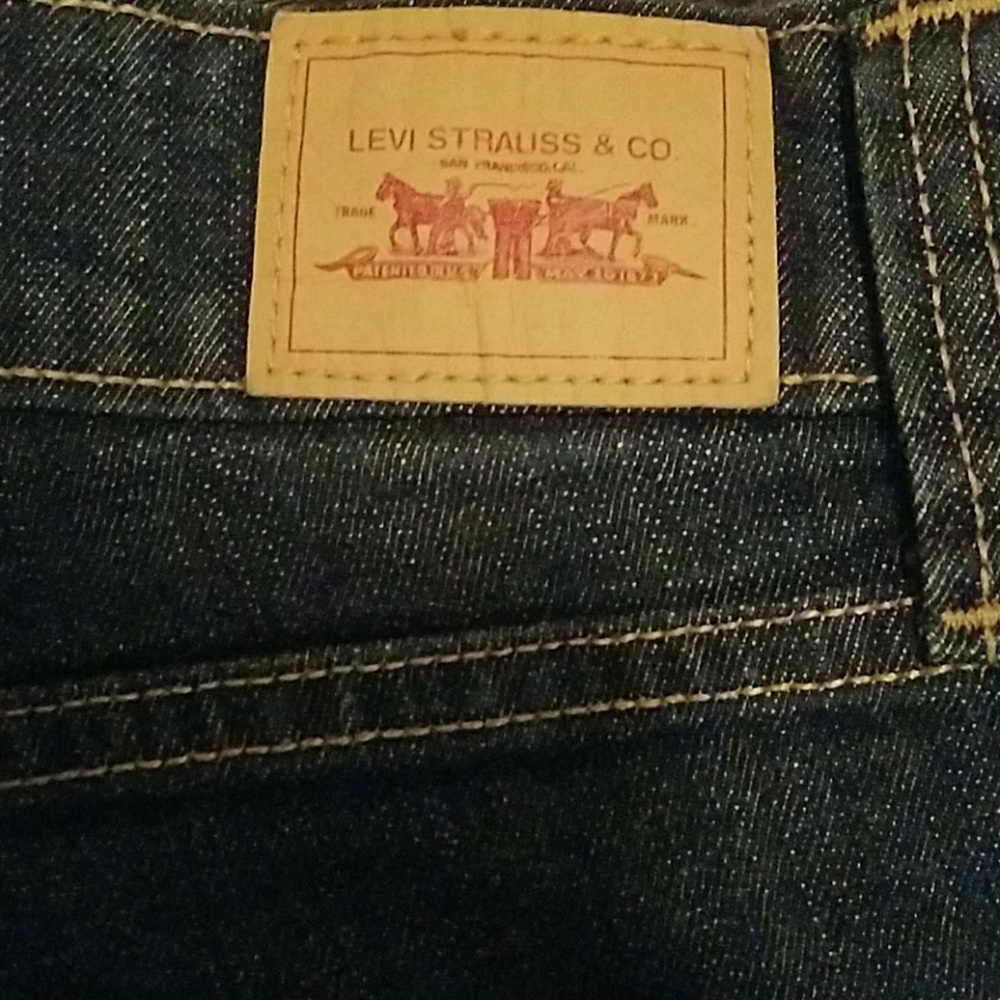 Levi's Capris like new