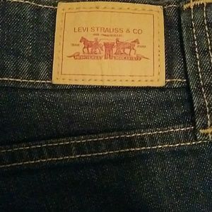 Levi's Capris like new
