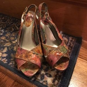 Floral peep toe/sandal pumps