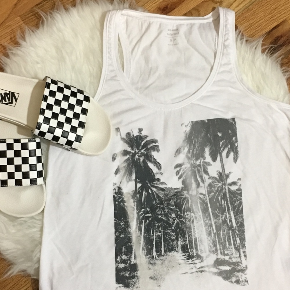 2 for 10/Old Navy white tank w/palm tree graphic