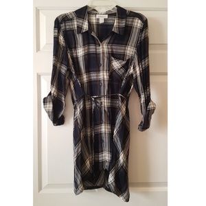 Flannel print maternity blouse.