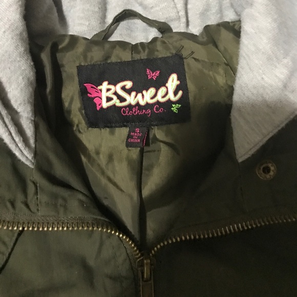 Hooded light zip up jacket - Picture 2 of 2