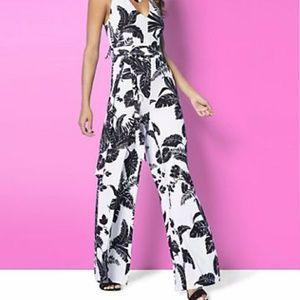 ♥️HP♥️Nwt NY & co palm leaf print jumpsuit ♥️HP♥️Nwt NY & co palm leaf print jumpsuit