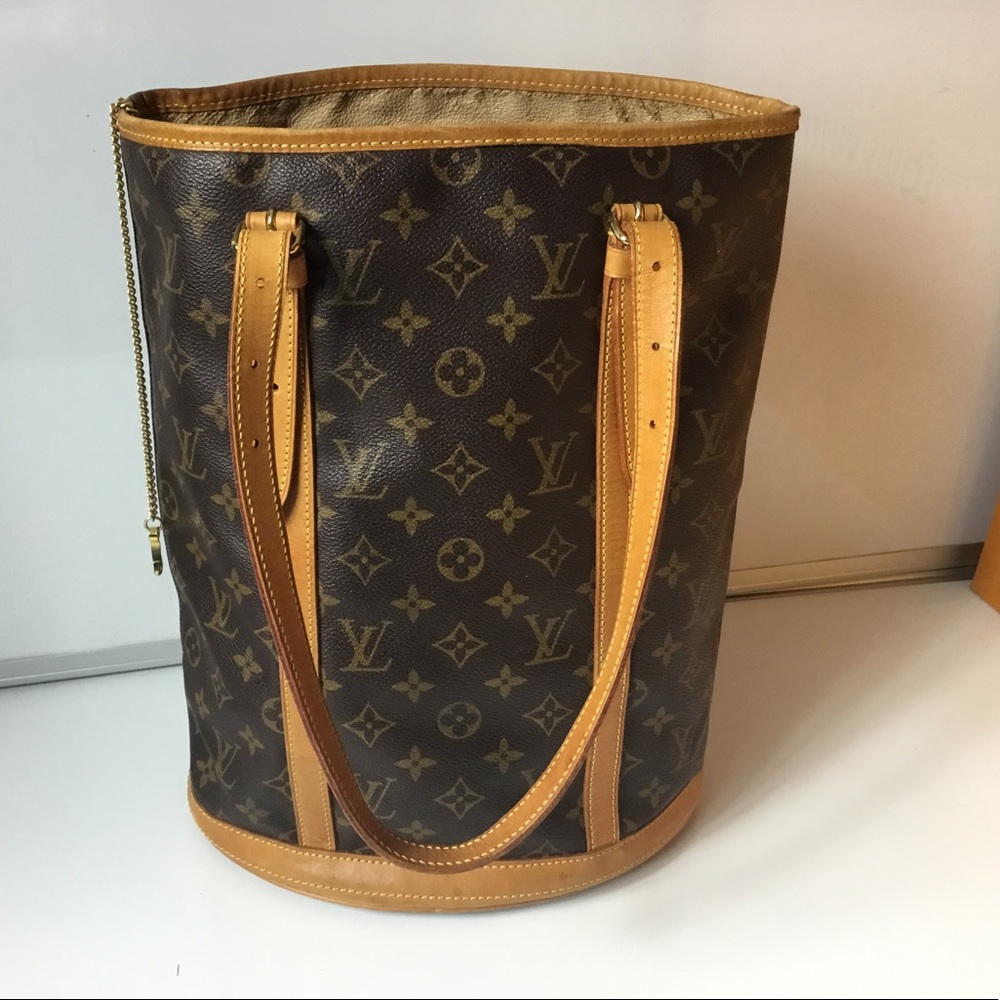 ⛔️SOLD⛔️100%Authentic Louis Vuitton Bucket GM - Picture 1 of 8
