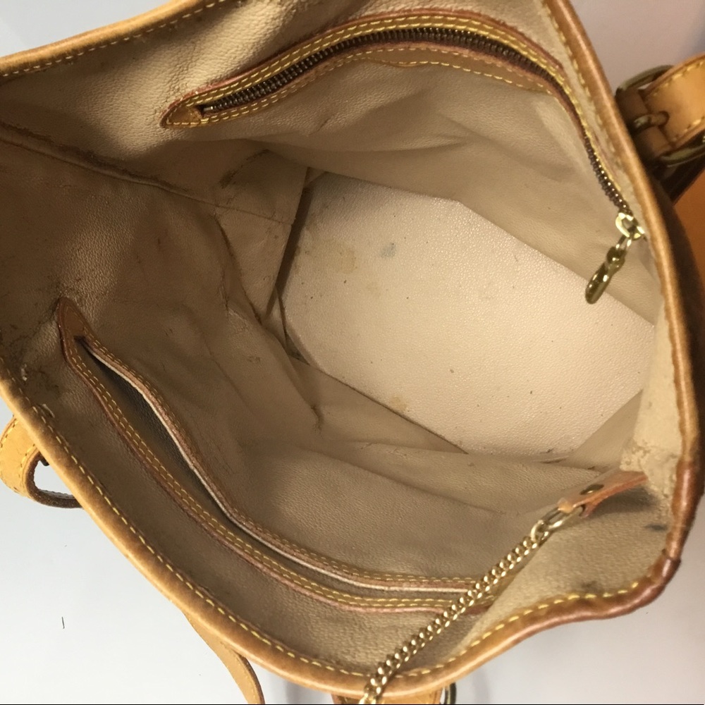 ⛔️SOLD⛔️100%Authentic Louis Vuitton Bucket GM - Picture 2 of 8