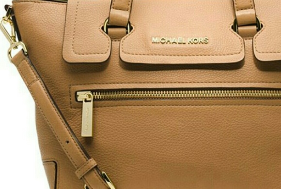 💵SOLD💵 🌻FINAL PRICE DROP🌻MICHAEL KORS LEATHER - Picture 2 of 7