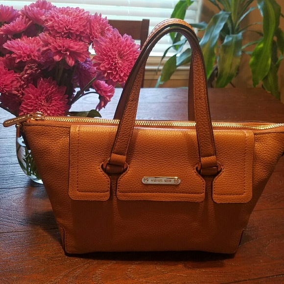 💵SOLD💵 🌻FINAL PRICE DROP🌻MICHAEL KORS LEATHER - Picture 4 of 7