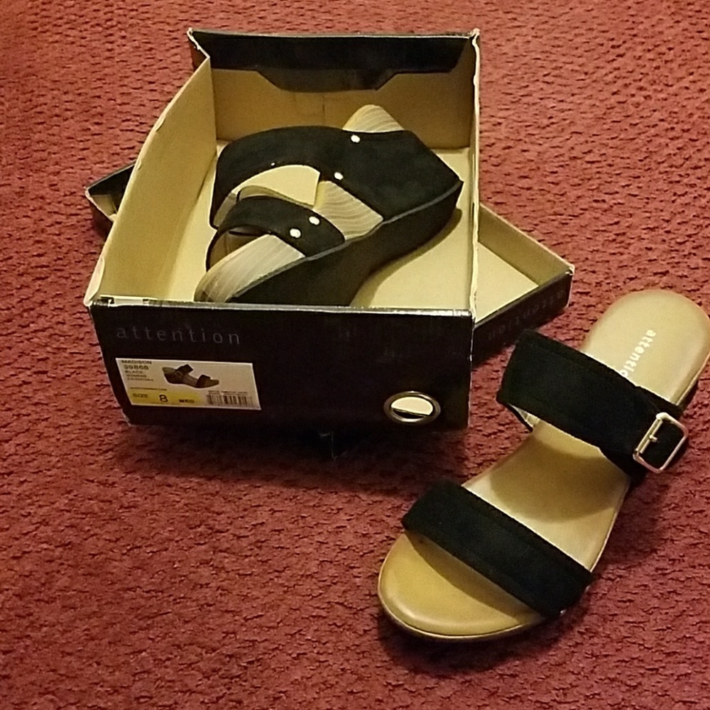 *NEW* "ATTENTION" SANDALS SIZE 8